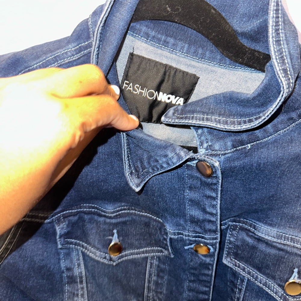 Stylish Blue Denim Crop Jacket and High-Waist Jeans Set - Picture 5 of 9